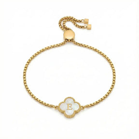 Armband mit Perlmutt-Kleeblatt und Initiale