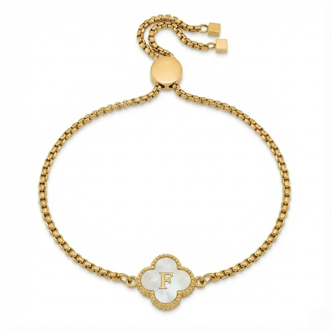 Armband mit Perlmutt-Kleeblatt und Initiale