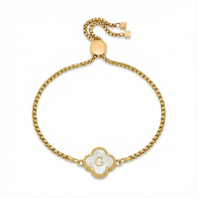 Armband mit Perlmutt-Kleeblatt und Initiale