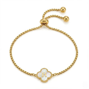 Armband mit Perlmutt-Kleeblatt und Initiale