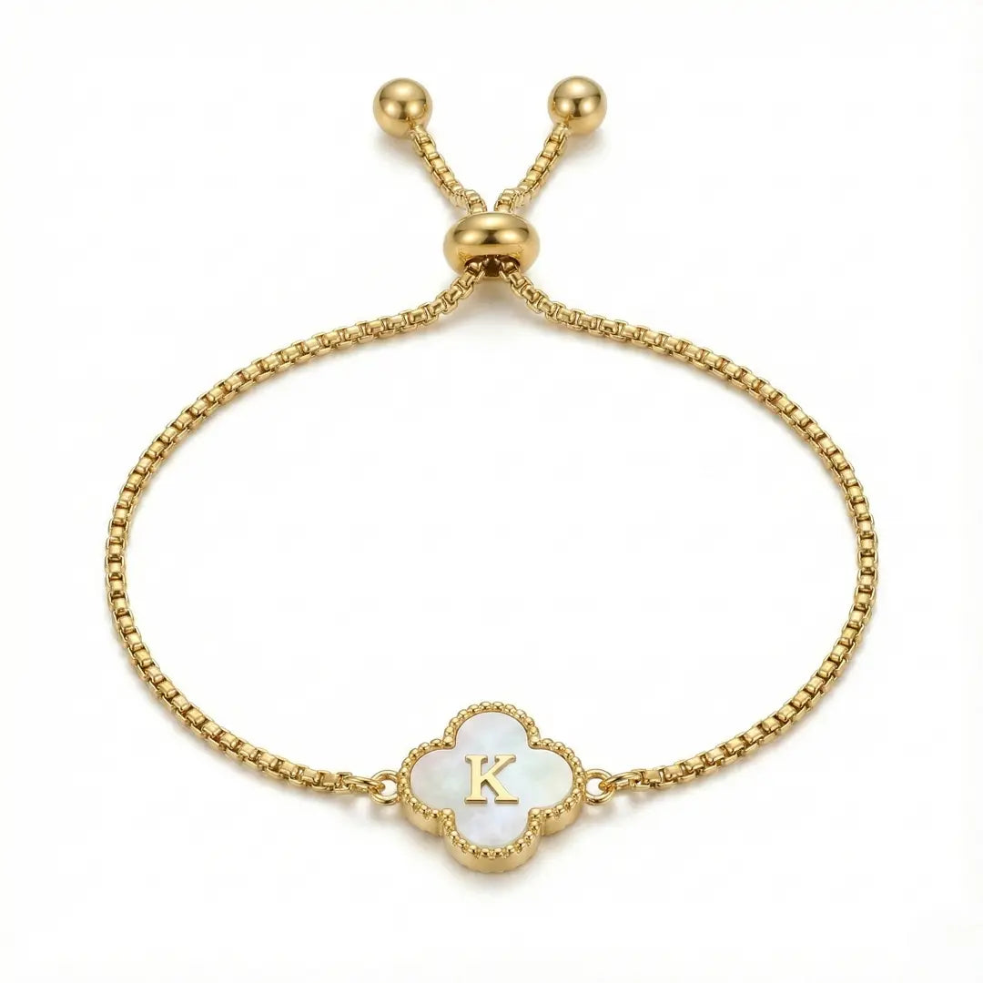 Armband mit Perlmutt-Kleeblatt und Initiale