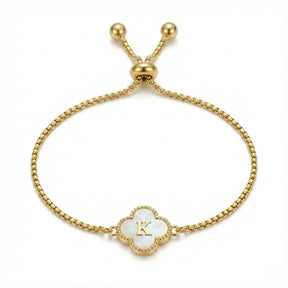 Armband mit Perlmutt-Kleeblatt und Initiale