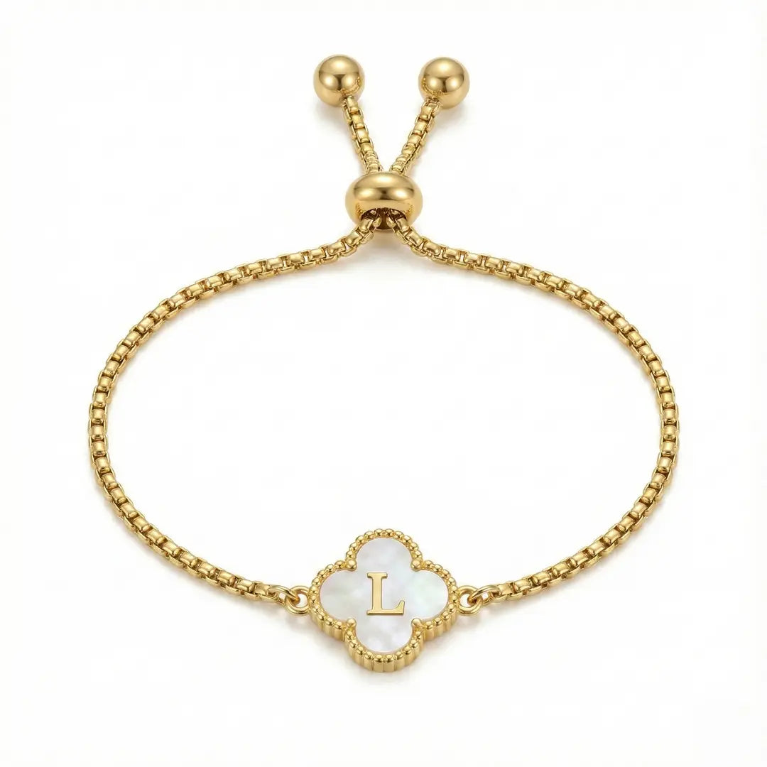 Armband mit Perlmutt-Kleeblatt und Initiale