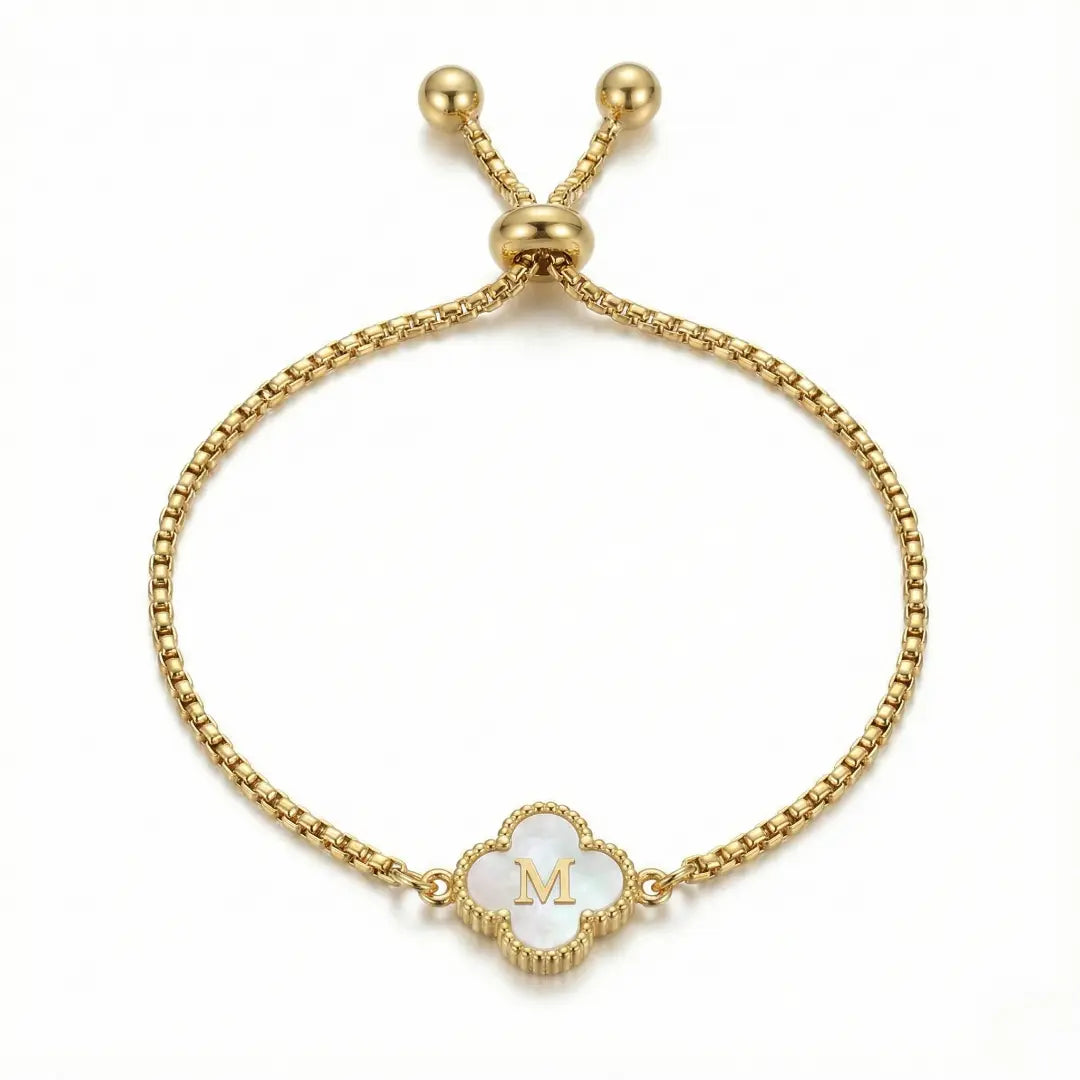 Armband mit Perlmutt-Kleeblatt und Initiale