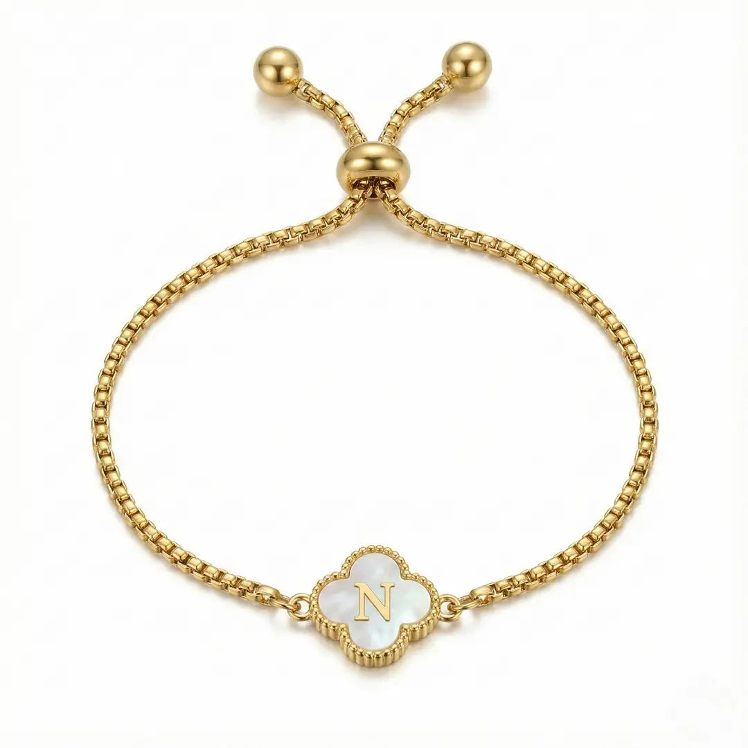 Armband mit Perlmutt-Kleeblatt und Initiale