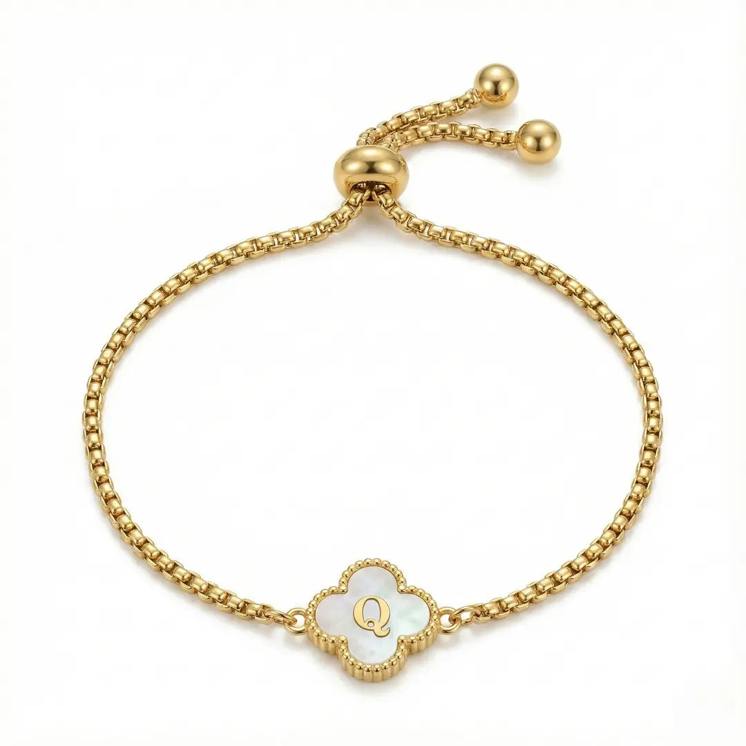 Armband mit Perlmutt-Kleeblatt und Initiale