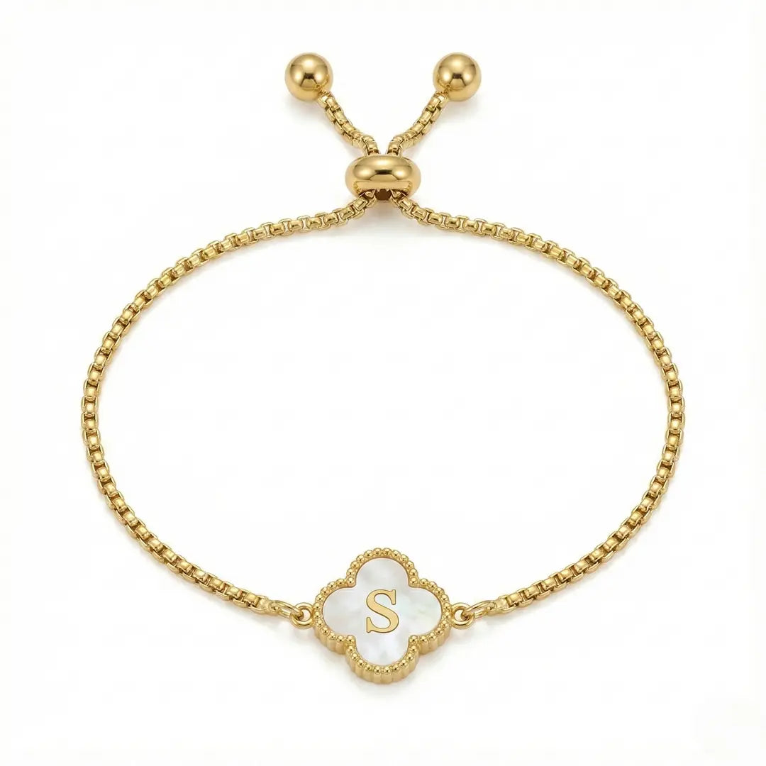 Armband mit Perlmutt-Kleeblatt und Initiale
