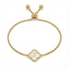 Armband mit Perlmutt-Kleeblatt und Initiale