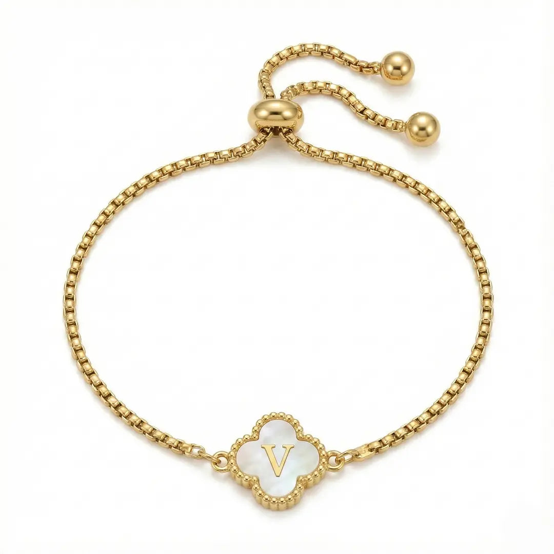 Armband mit Perlmutt-Kleeblatt und Initiale