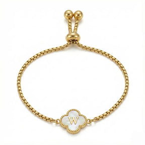 Armband mit Perlmutt-Kleeblatt und Initiale