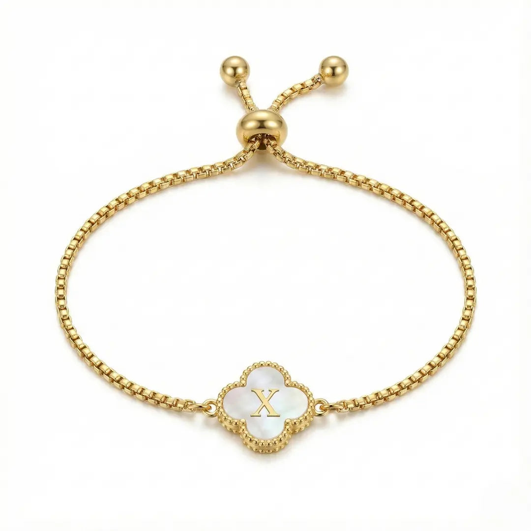 Armband mit Perlmutt-Kleeblatt und Initiale