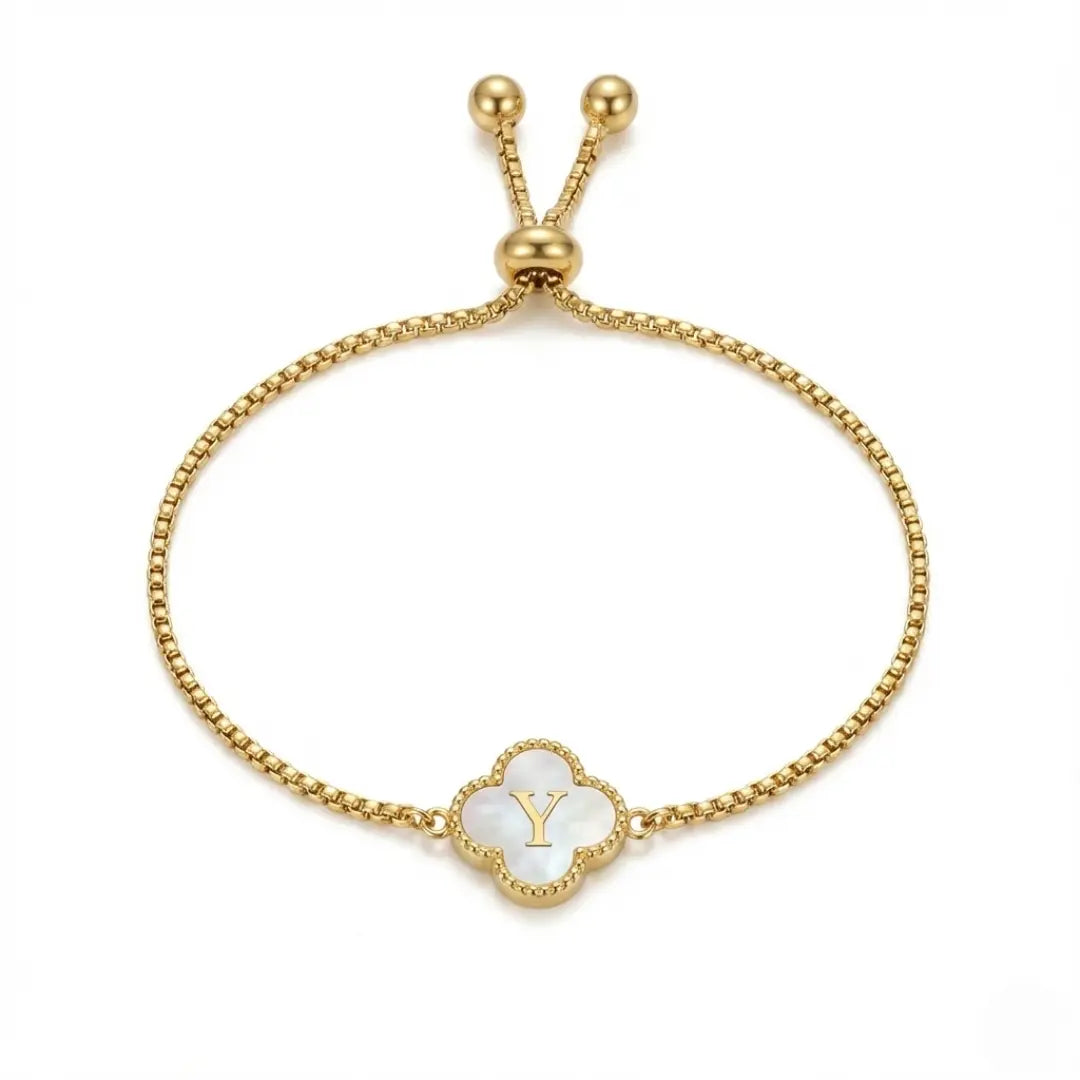 Armband mit Perlmutt-Kleeblatt und Initiale