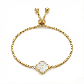 Armband mit Perlmutt-Kleeblatt und Initiale