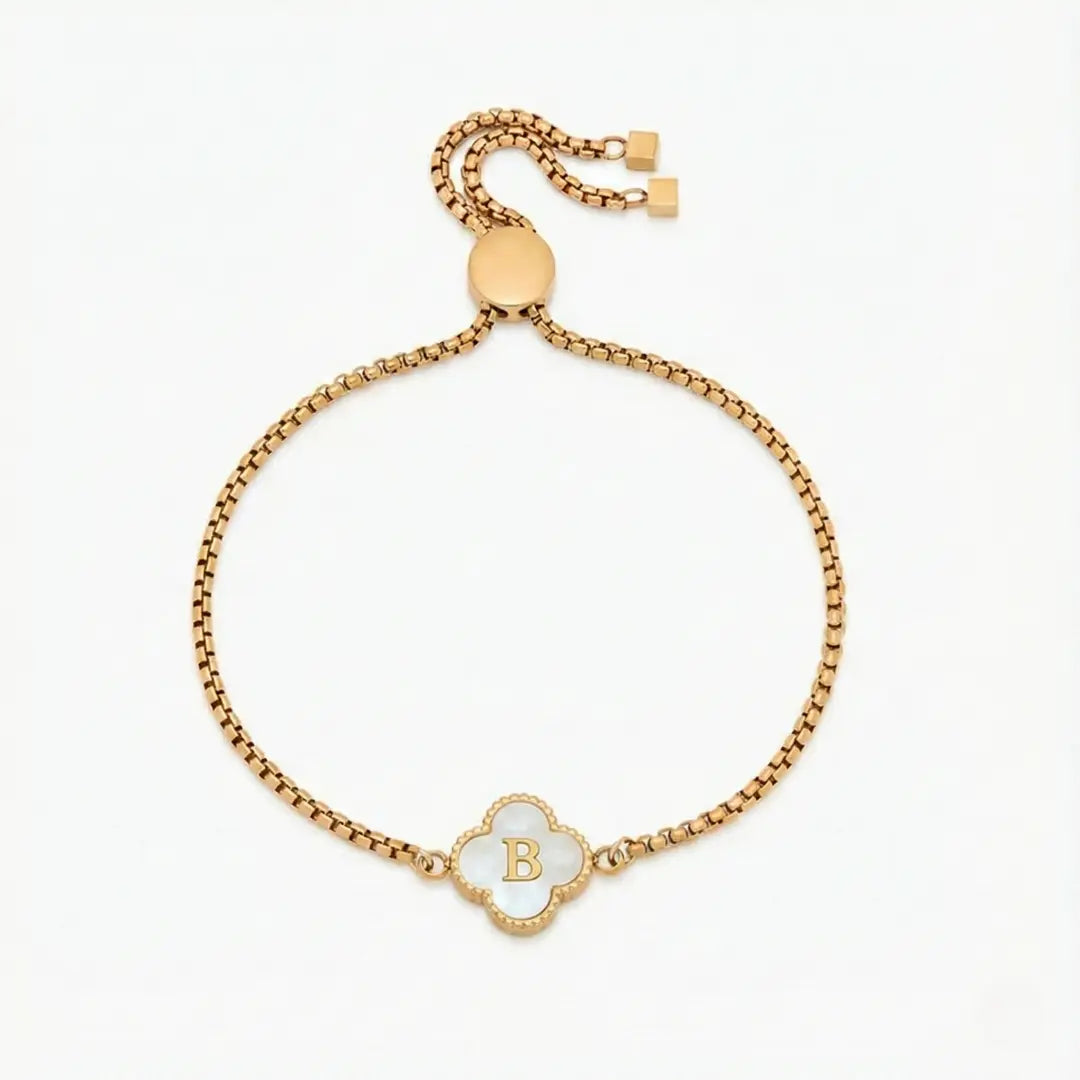 Armband mit Perlmutt-Kleeblatt und Initiale