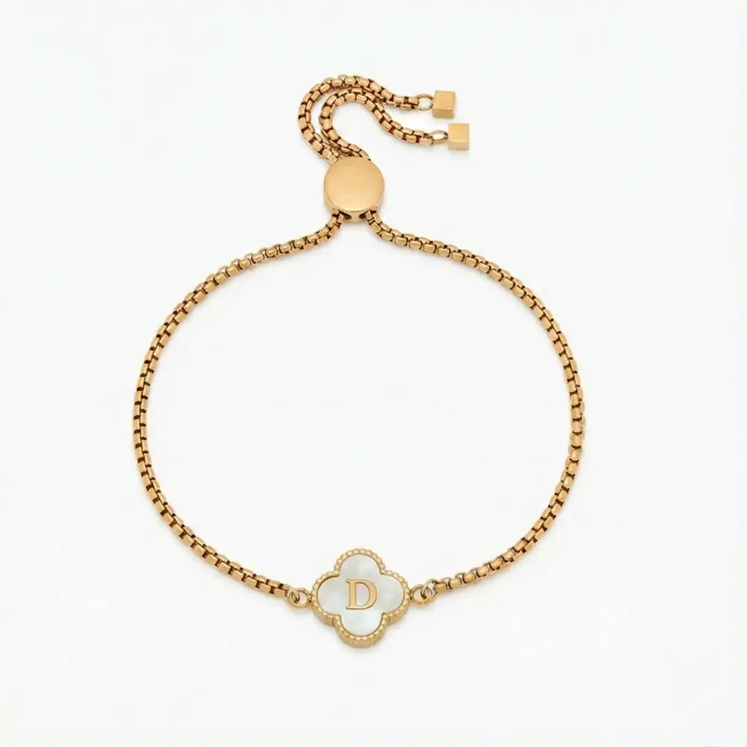 Armband mit Perlmutt-Kleeblatt und Initiale