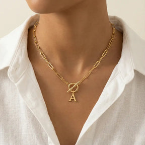 Gliederkette mit Initiale