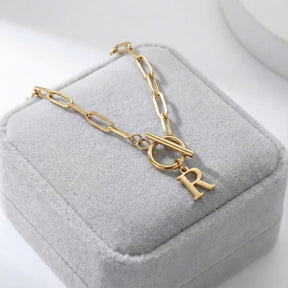 Gliederkette mit Initiale