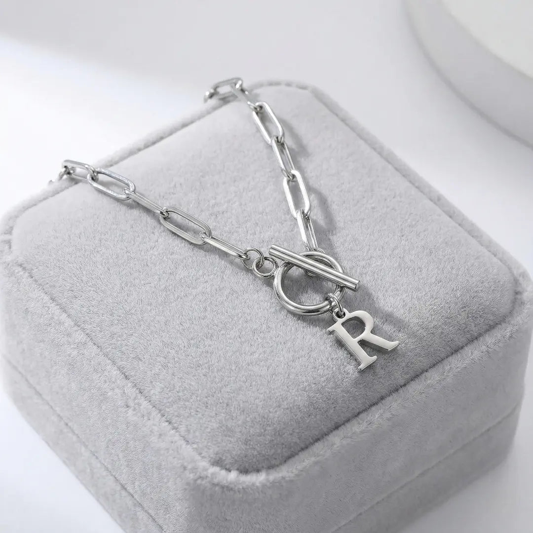 Gliederkette mit Initiale