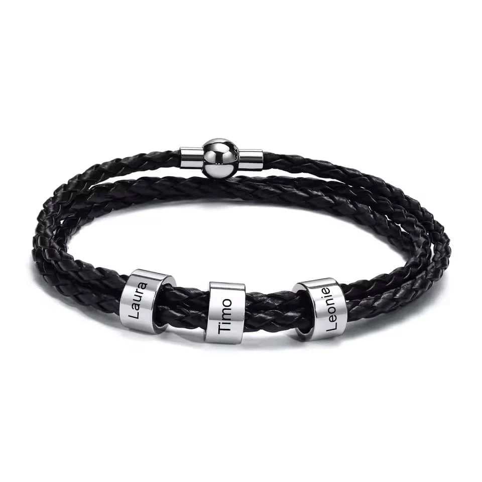 Lederarmband mit Gravur für Herren in Schwarz mit gravierten Edelstahl-Ringen und Namen